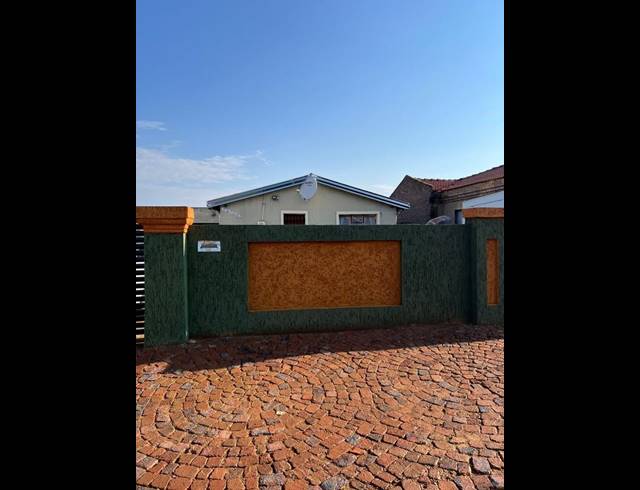 2 BEDROOM HOUSE FOR SALE IN SEBOKENG ZONE 3